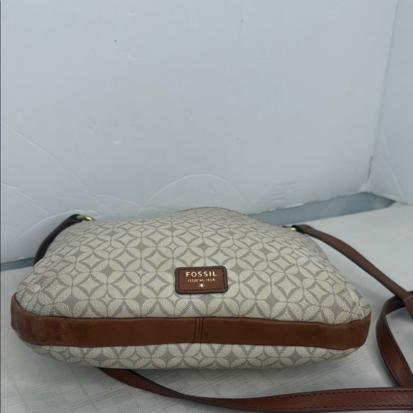 Fossil Sadie Crossbody Bag w/ Multiple Compartments in Bone White Coated Canvas - Picture 5 of 10